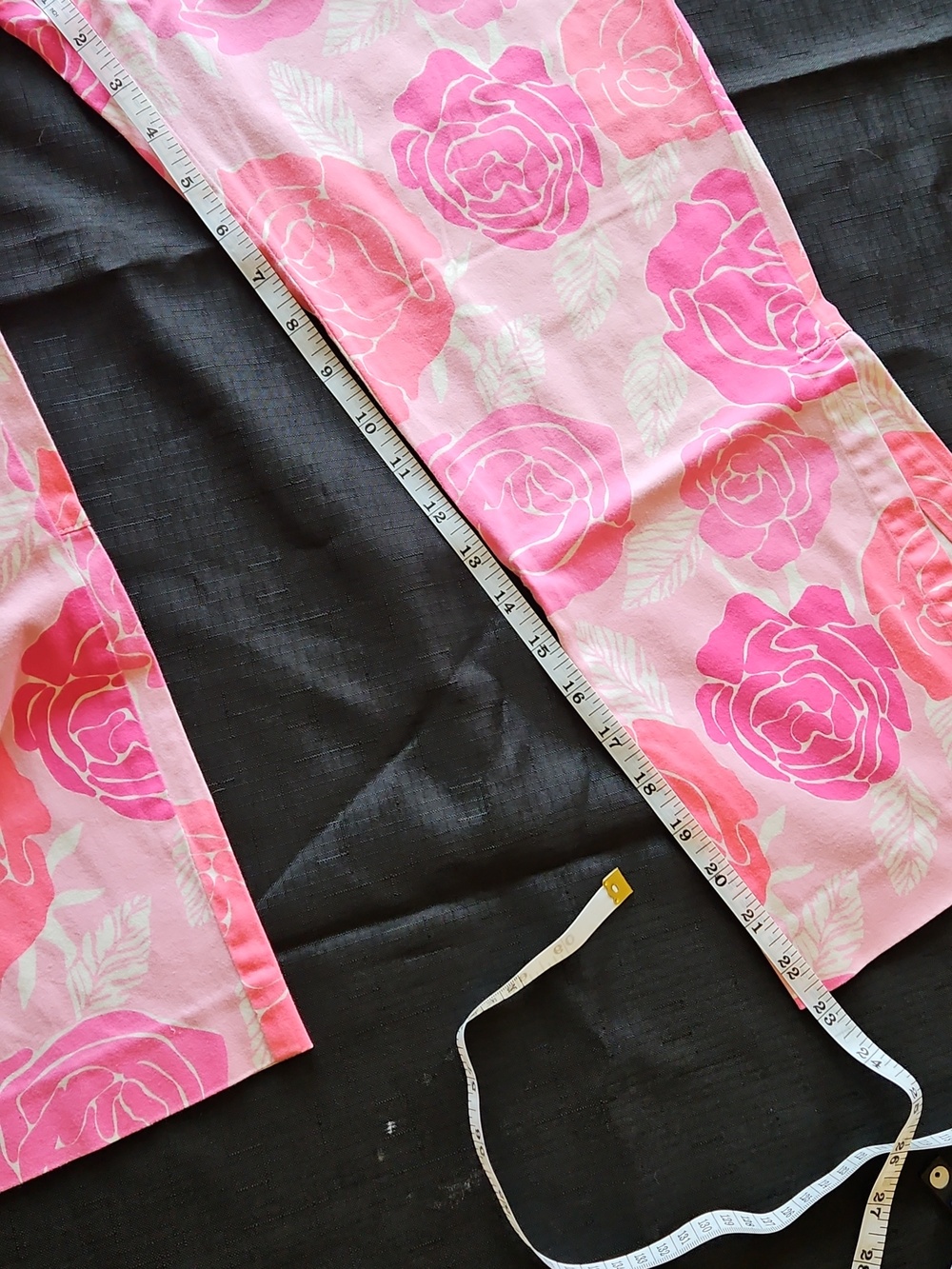 Lilly Pulitzer Vibrant Pink Rose Capris - Picture 13 of 15